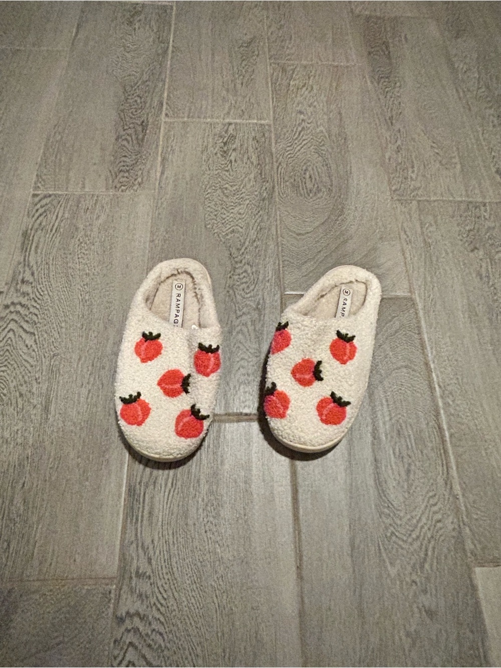Rampage Cream Plush Slip-On Shoes with peaches - size medium